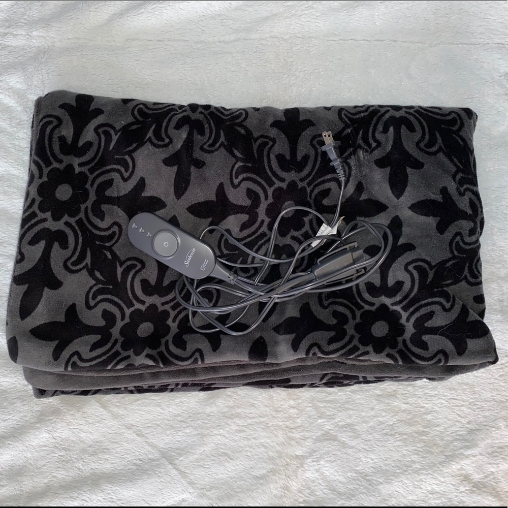 Black/gray heated throw blanket